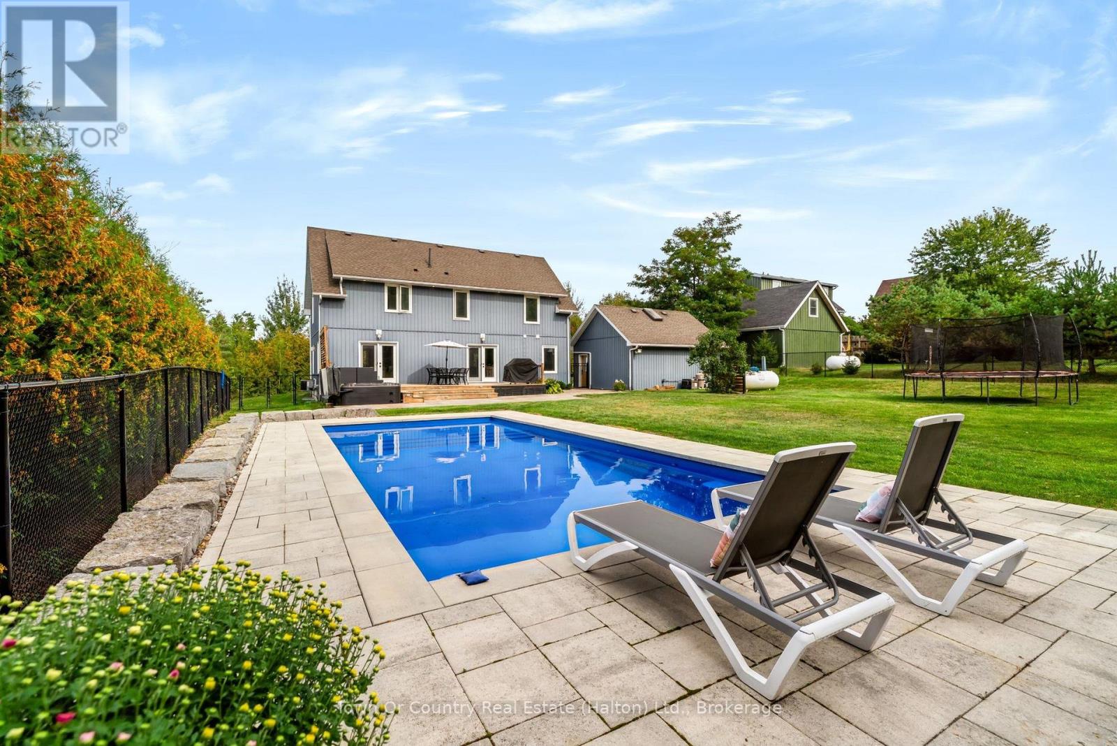 5540 8th Line Property Photo 40