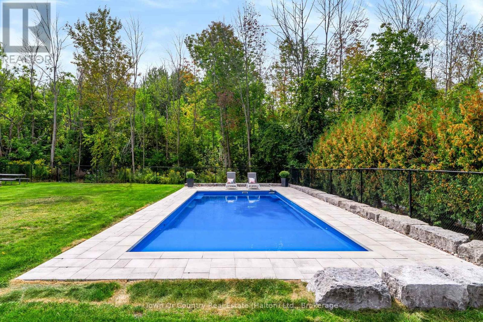 5540 8th Line Property Photo 41