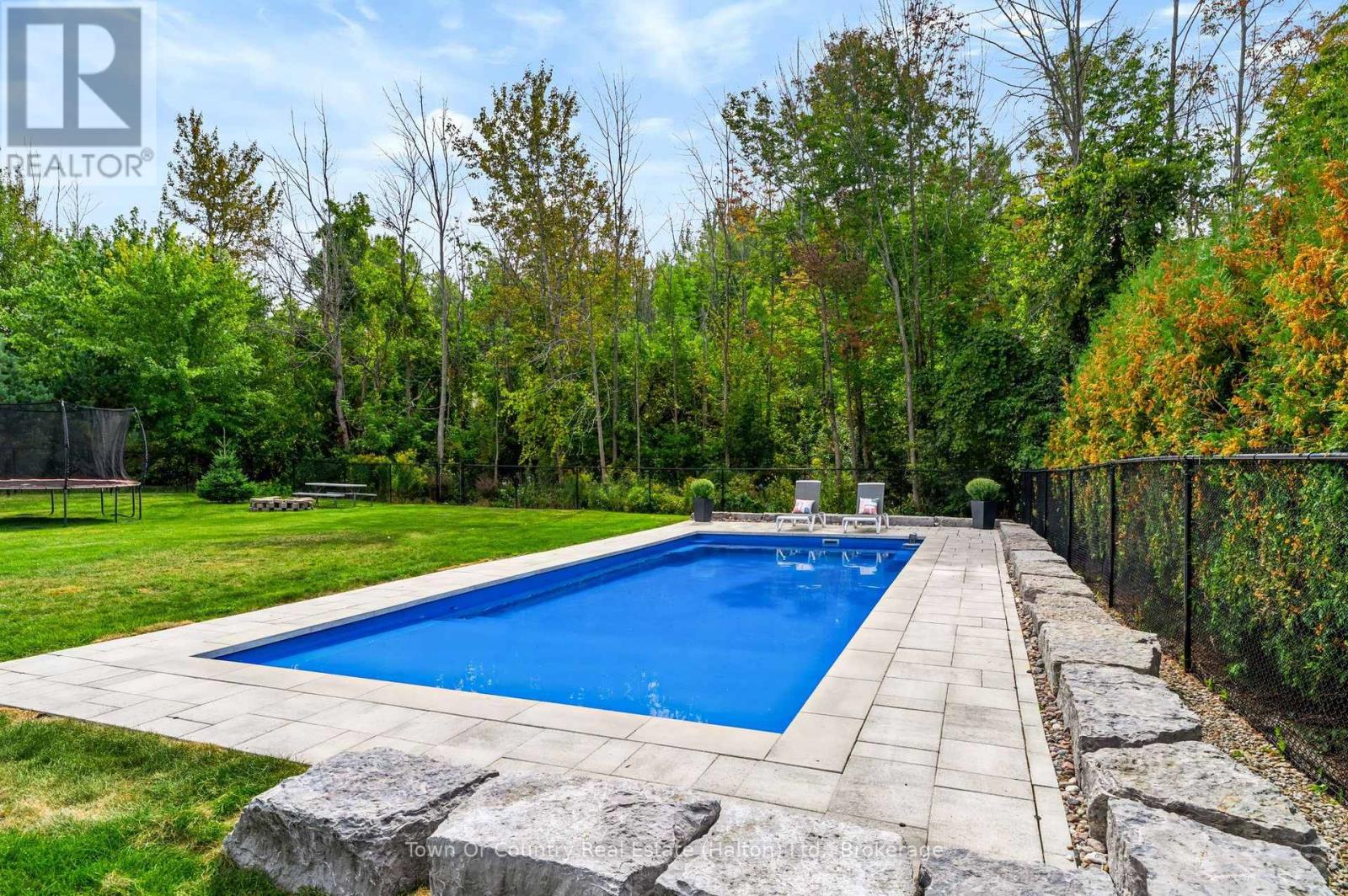 5540 8th Line Property Photo 42