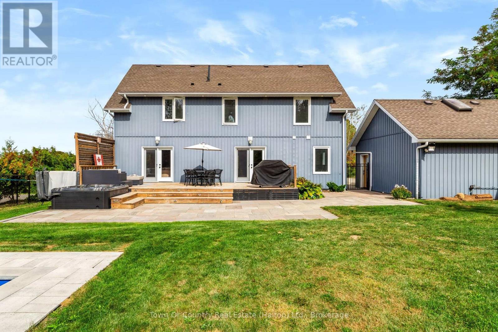 5540 8th Line Property Photo 43
