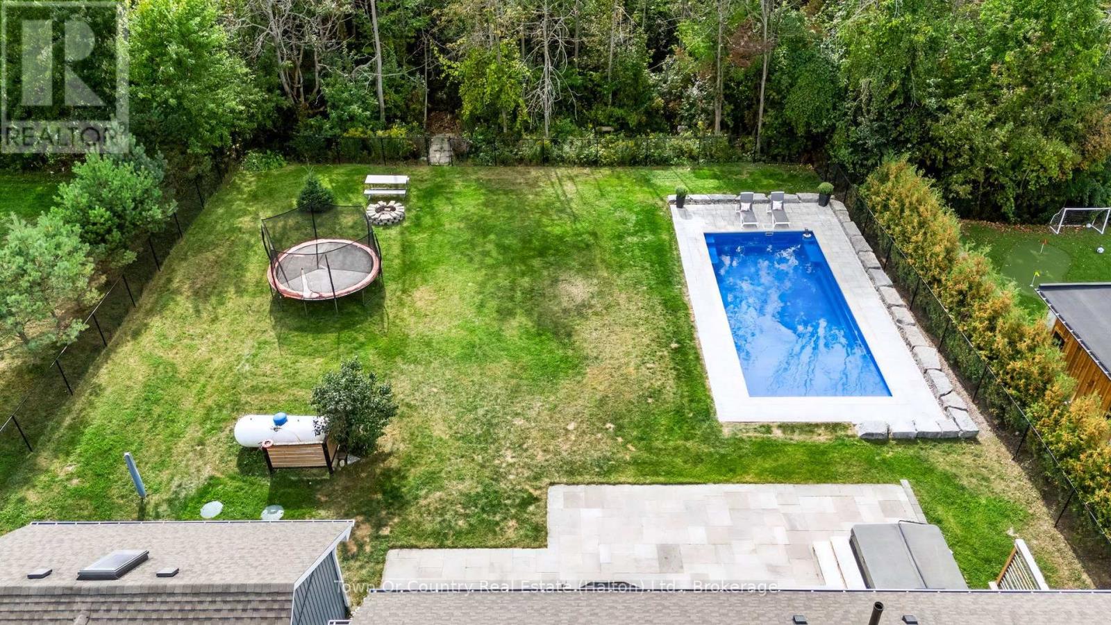 5540 8th Line Property Photo 45