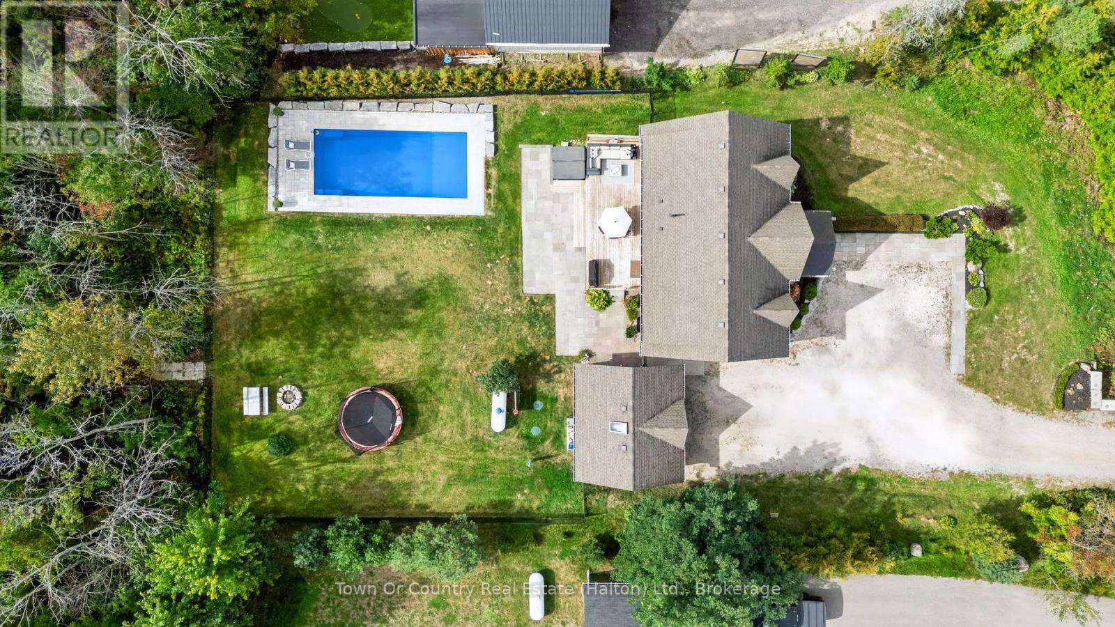5540 8th Line Property Photo 46