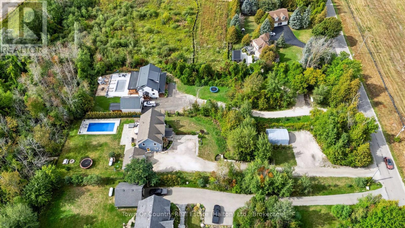 5540 8th Line Property Photo 47