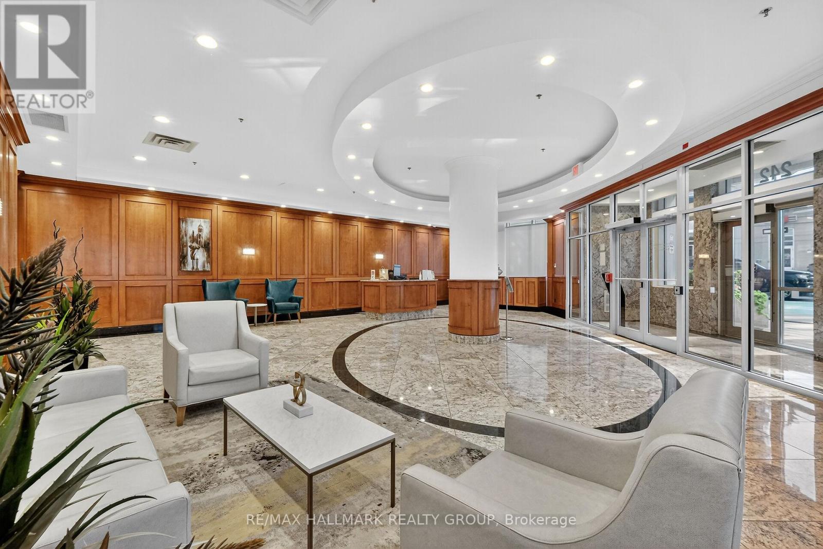 206 - 242 Rideau Street Property Photo 4