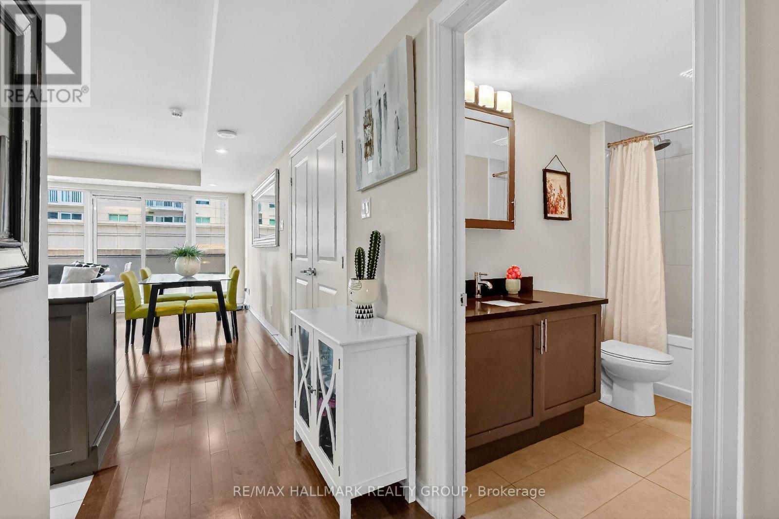206 - 242 Rideau Street Property Photo 9