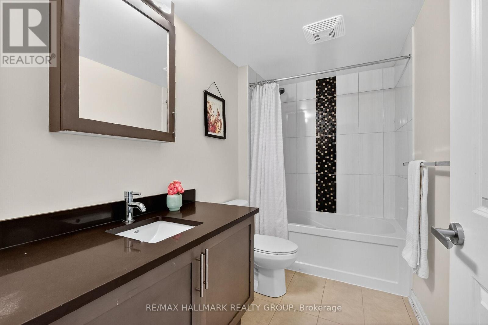 206 - 242 Rideau Street Property Photo 10