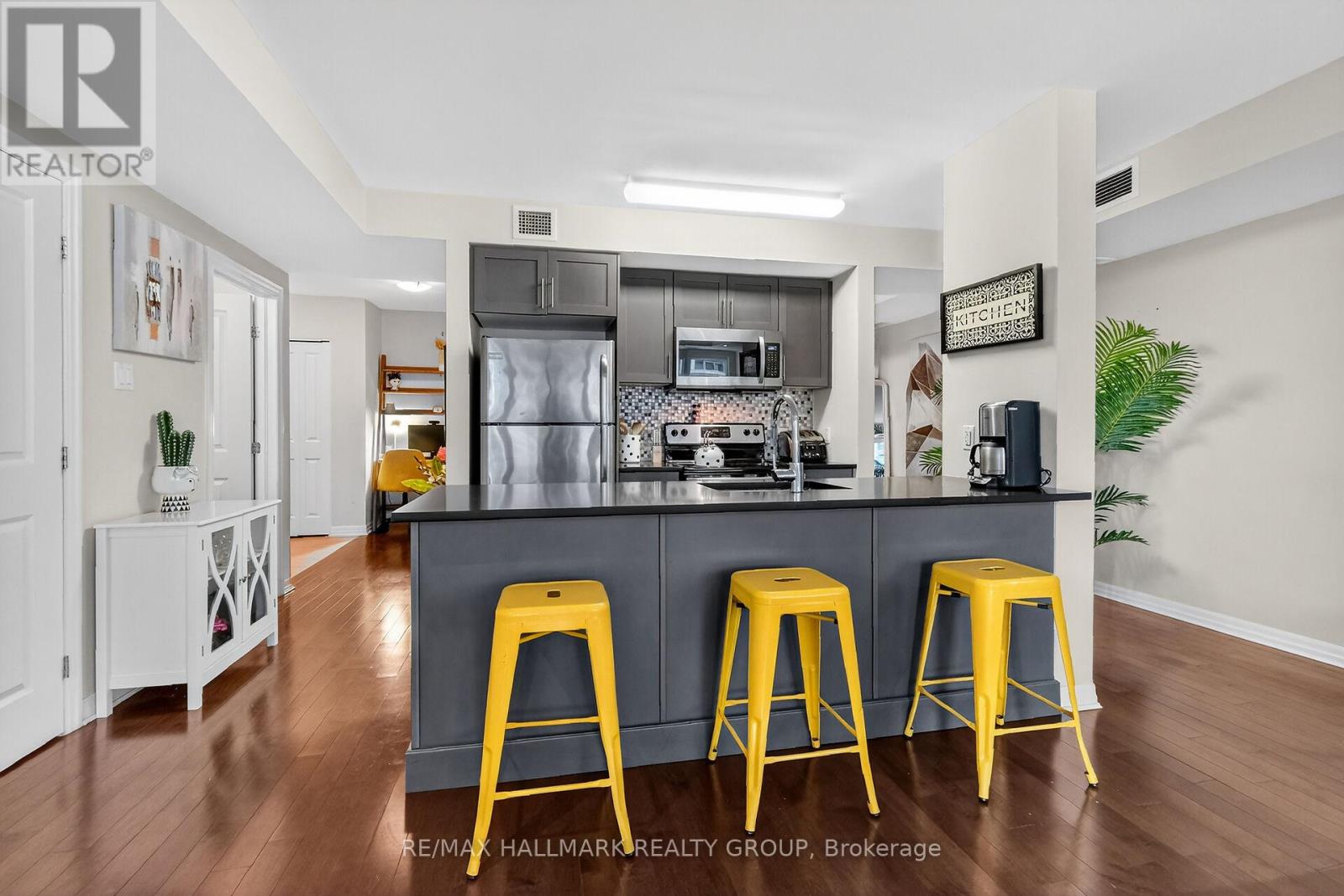 206 - 242 Rideau Street Property Photo 15