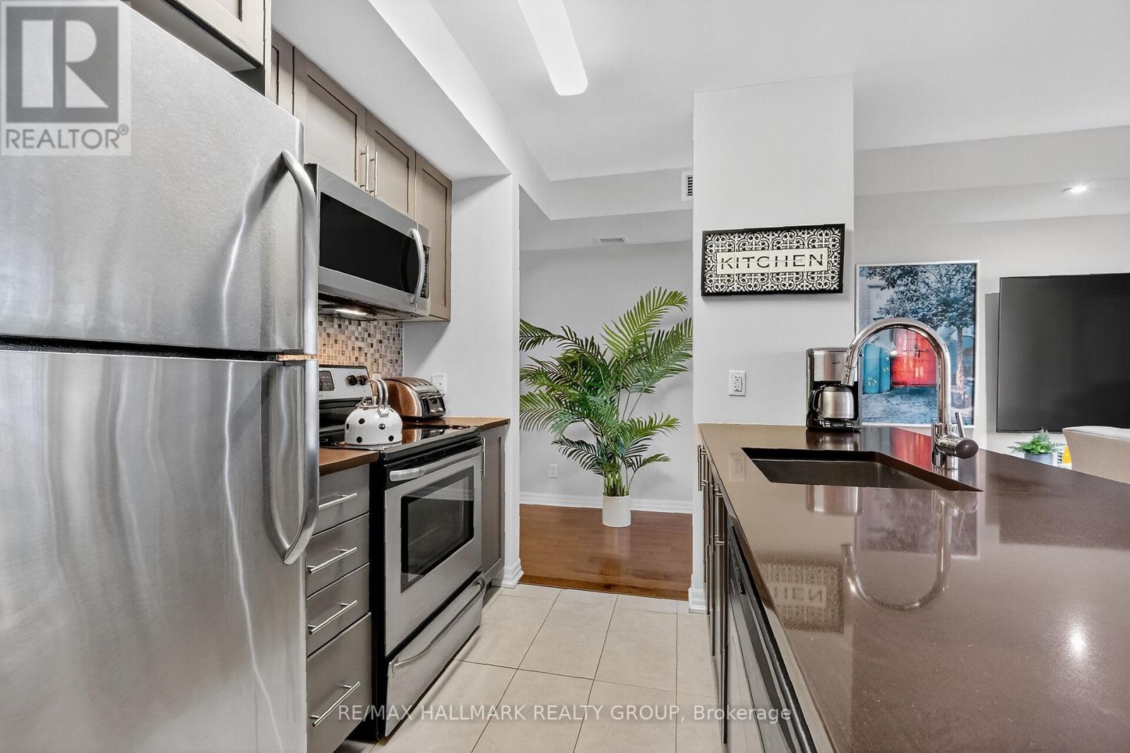 206 - 242 Rideau Street Property Photo 16