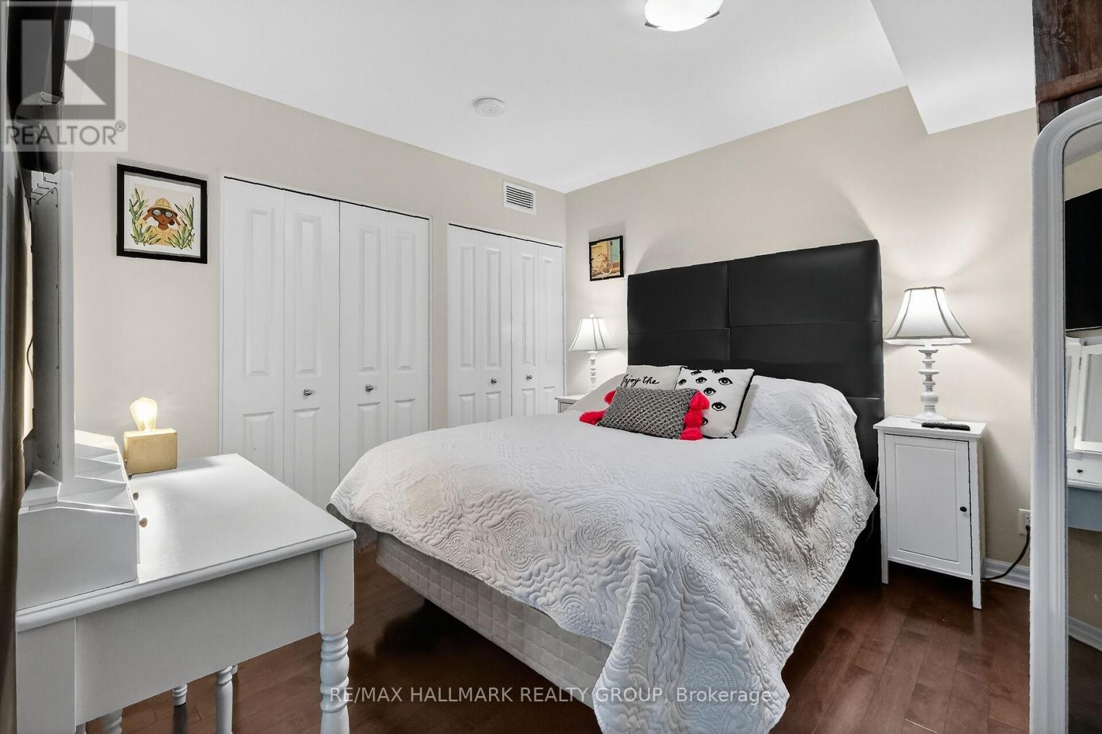 206 - 242 Rideau Street Property Photo 18