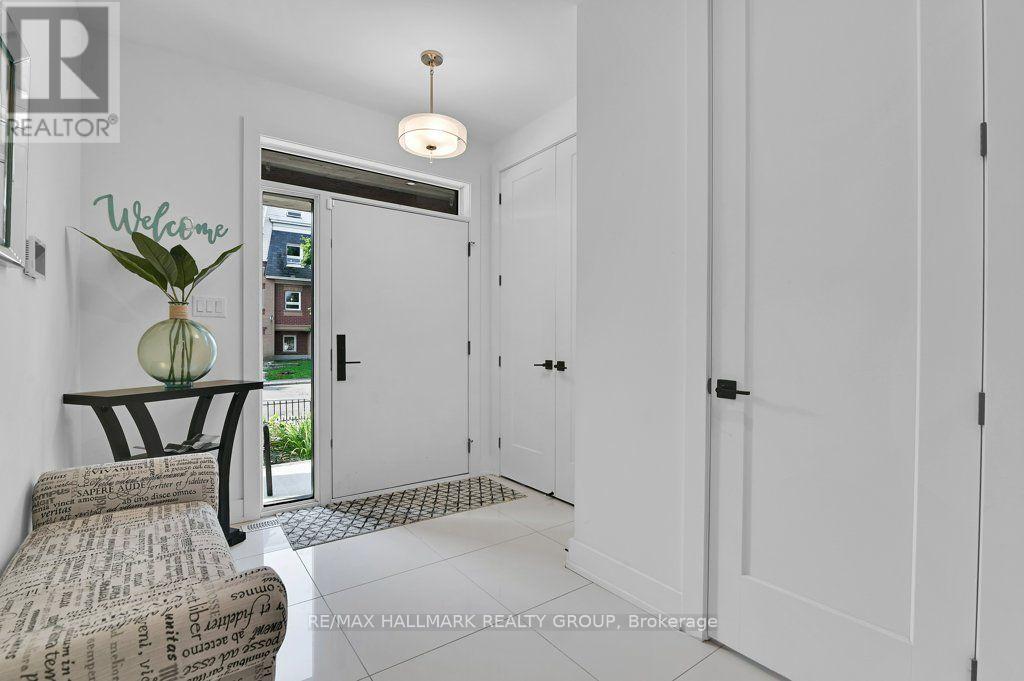 581 Queen Mary Street Property Photo 4