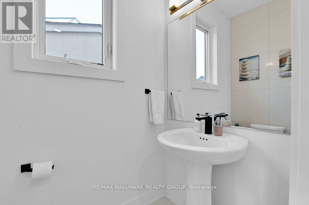 581 Queen Mary Street Property Photo 5