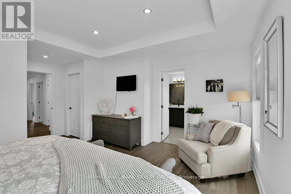 581 Queen Mary Street Property Photo 16