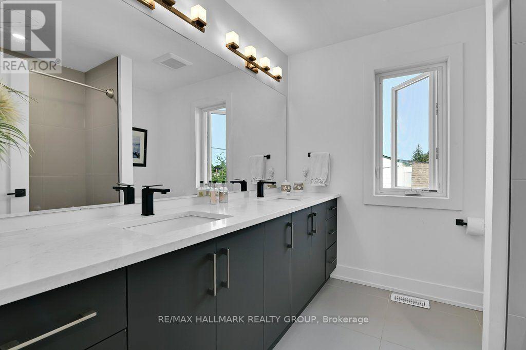 581 Queen Mary Street Property Photo 22