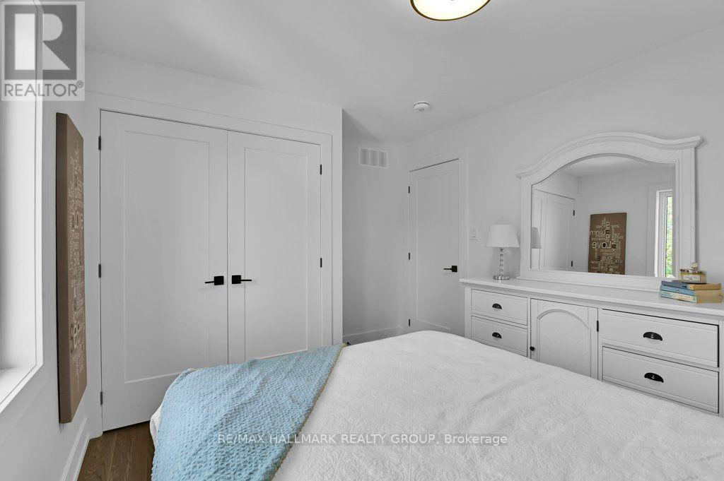 581 Queen Mary Street Property Photo 24