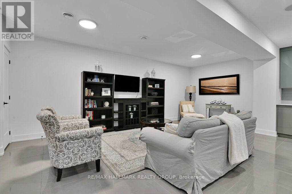 581 Queen Mary Street Property Photo 27
