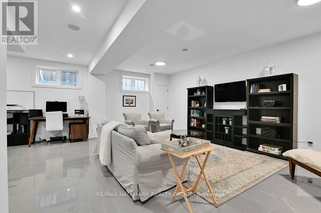 581 Queen Mary Street Property Photo 28