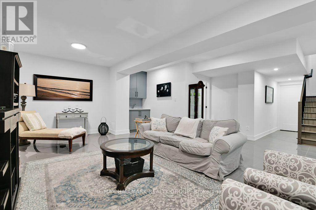 581 Queen Mary Street Property Photo 29
