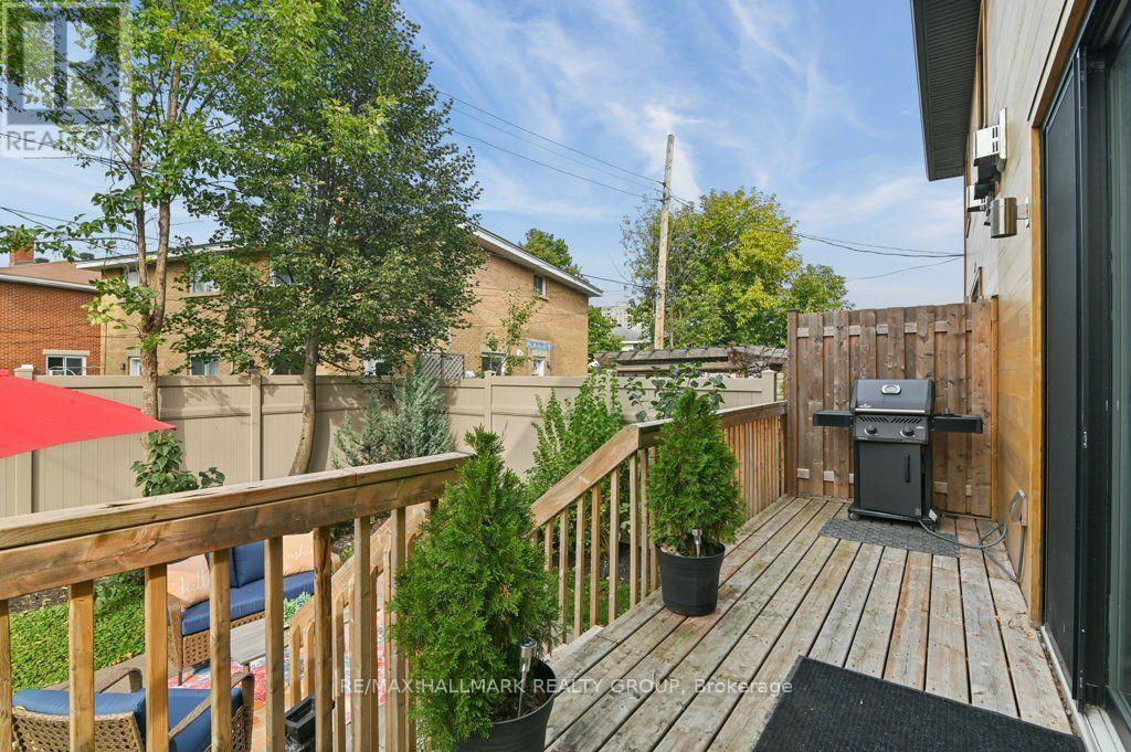 581 Queen Mary Street Property Photo 32