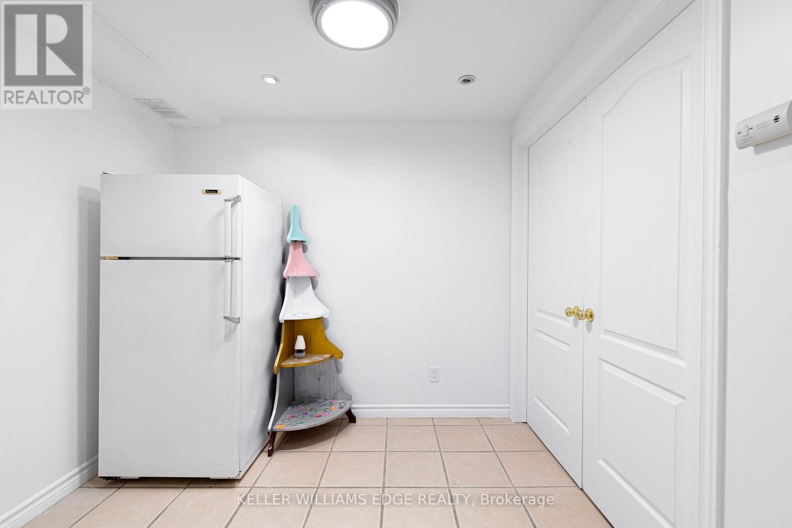 Room E - 119 Summers Drive Property Photo 24