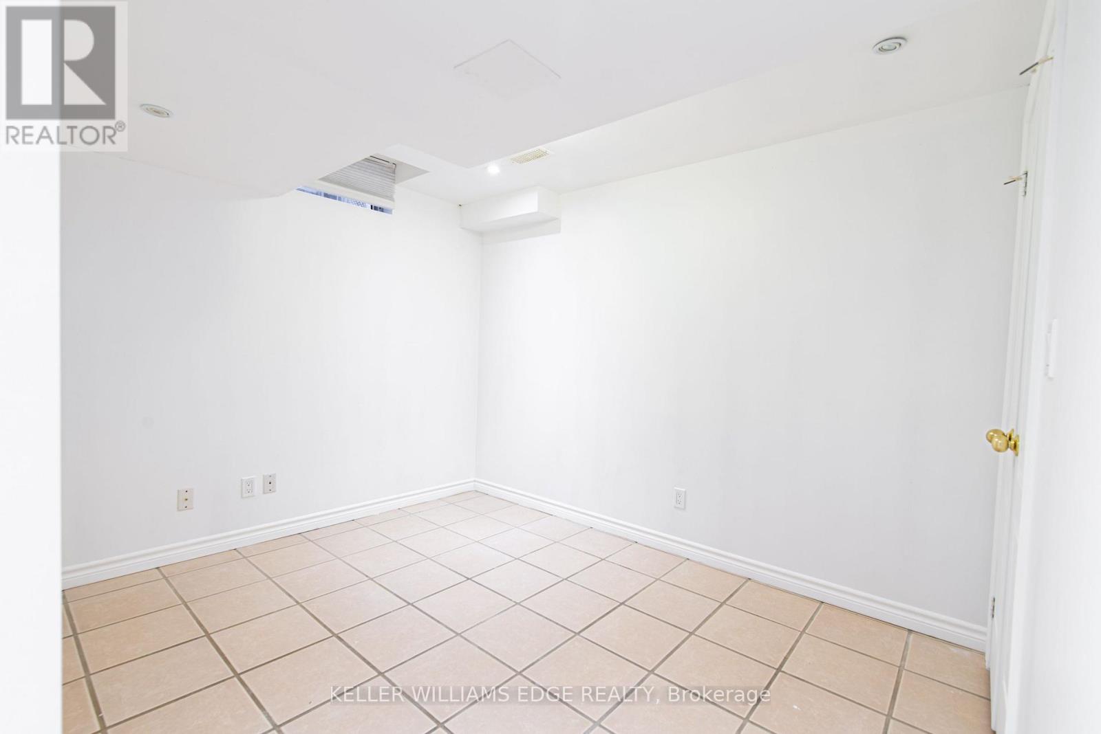 Room E - 119 Summers Drive Property Photo 27