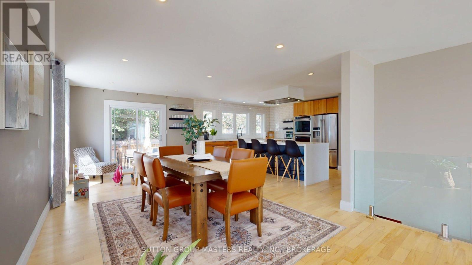 1196 Gladstone Way Property Photo 10