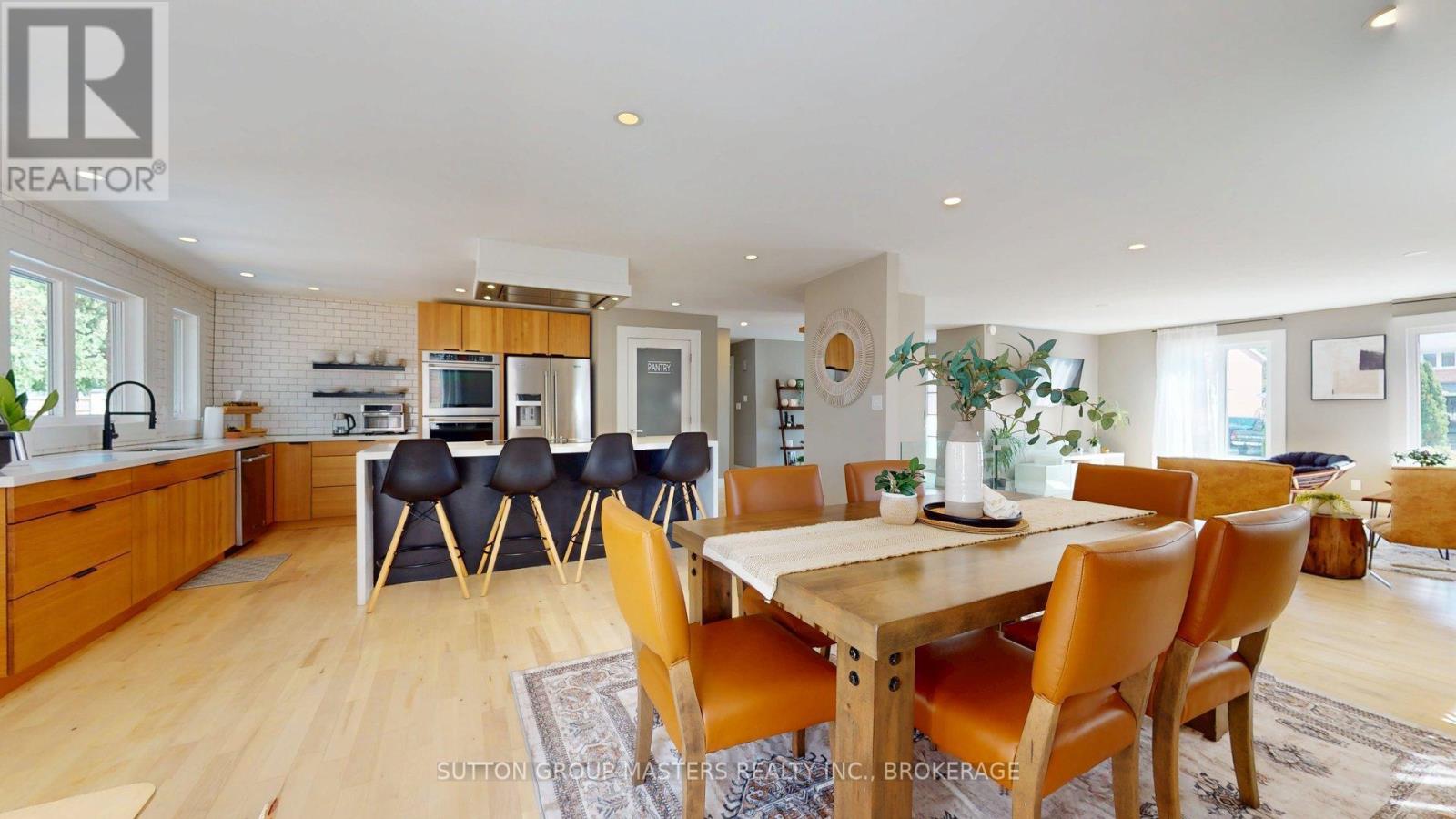 1196 Gladstone Way Property Photo 12