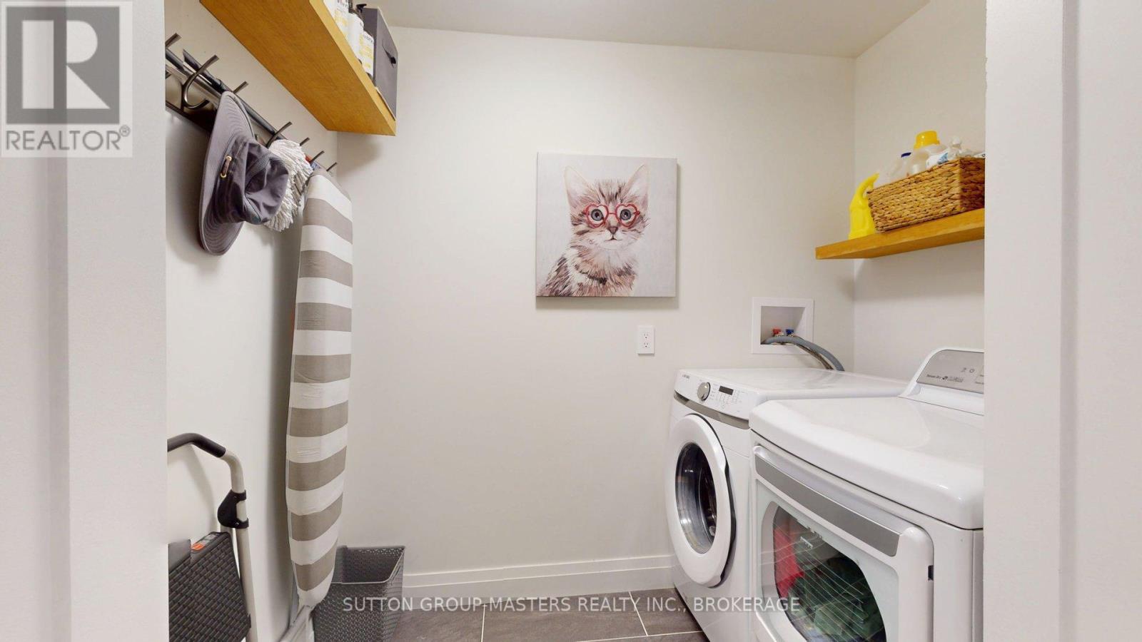 1196 Gladstone Way Property Photo 17