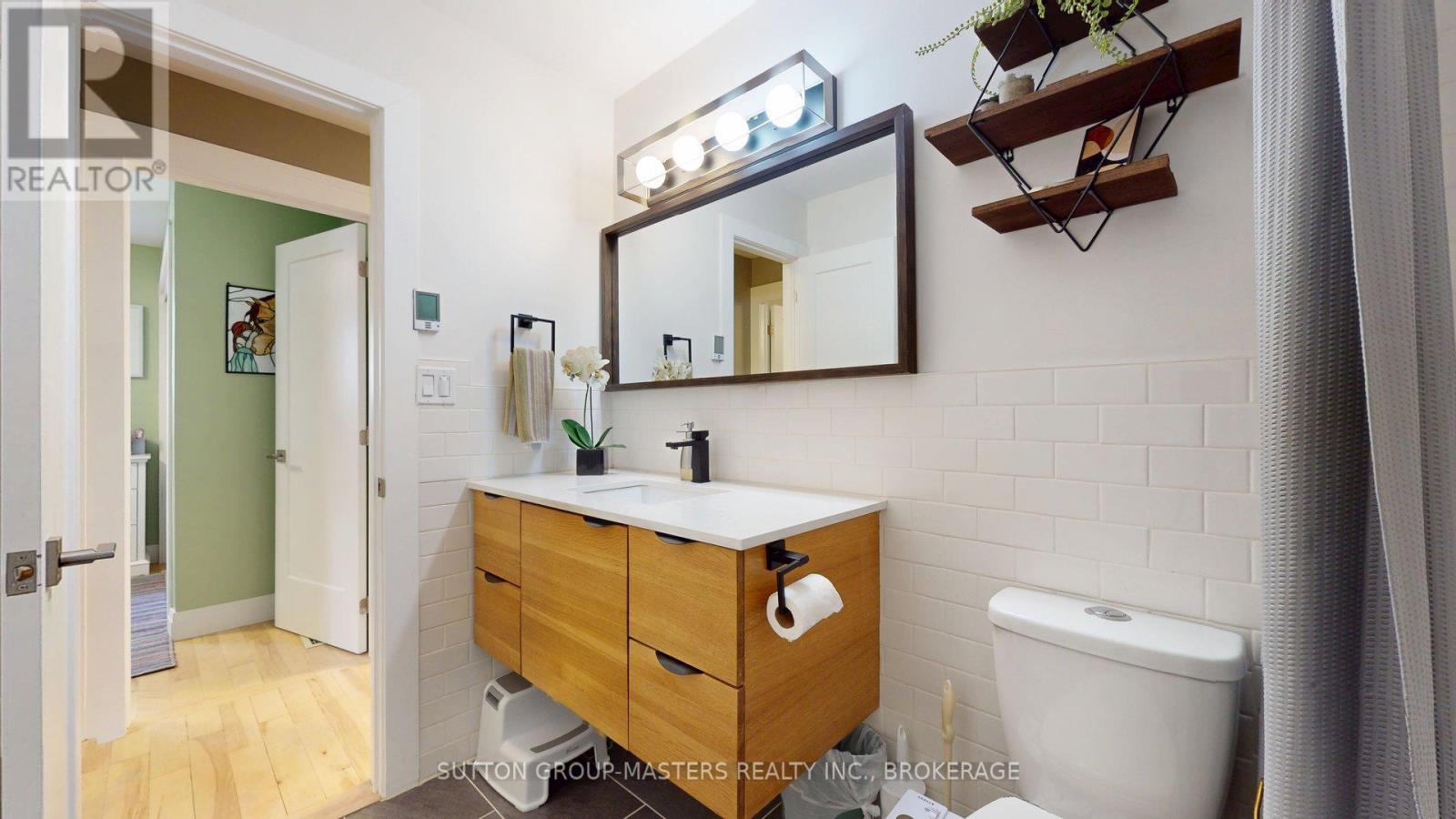 1196 Gladstone Way Property Photo 23