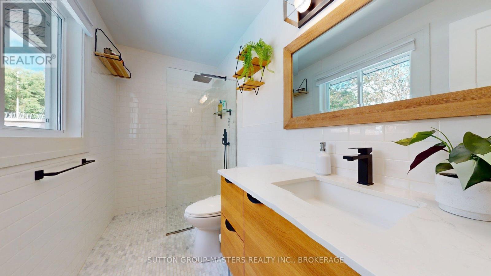 1196 Gladstone Way Property Photo 28