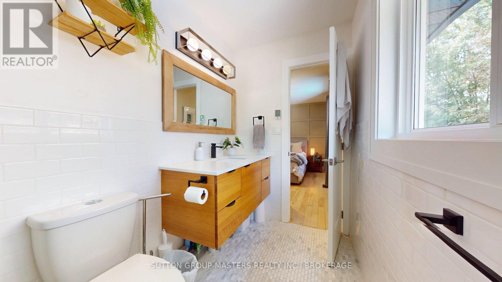 1196 Gladstone Way Property Photo 30