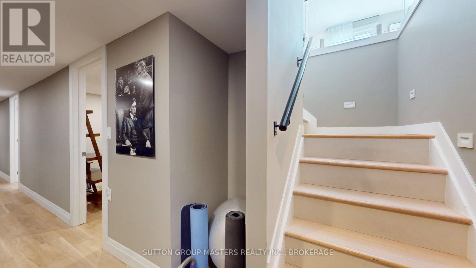 1196 Gladstone Way Property Photo 31