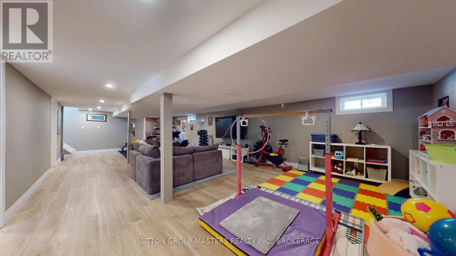 1196 Gladstone Way Property Photo 33