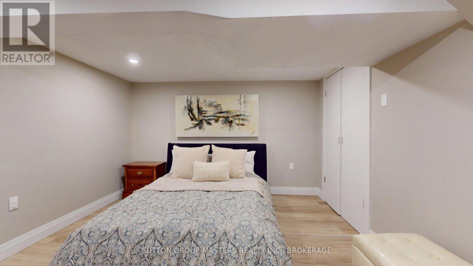1196 Gladstone Way Property Photo 34
