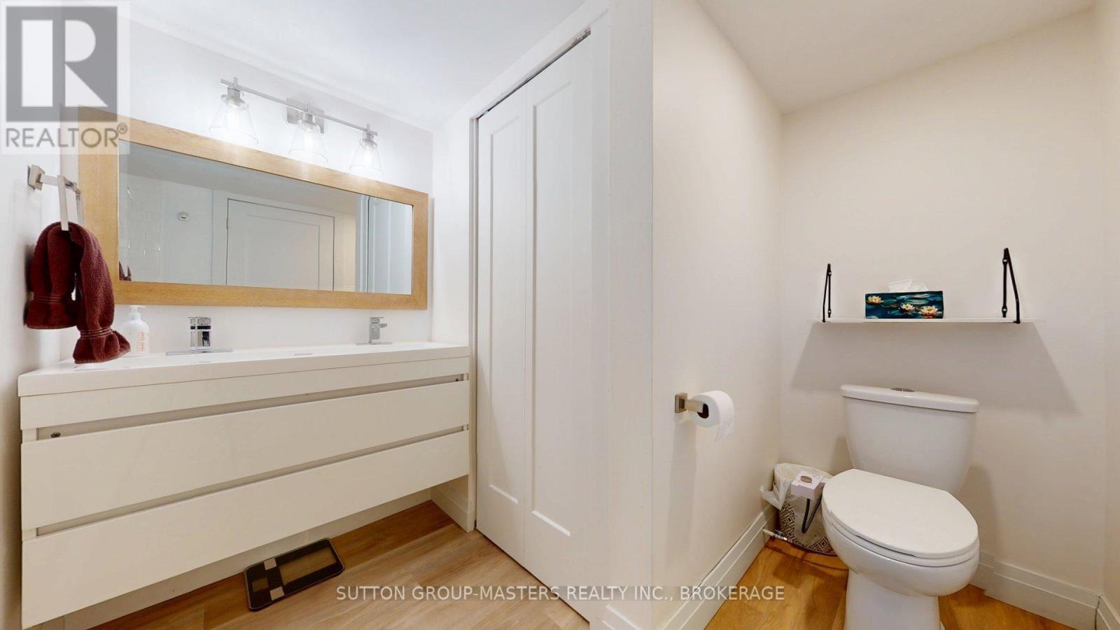 1196 Gladstone Way Property Photo 36