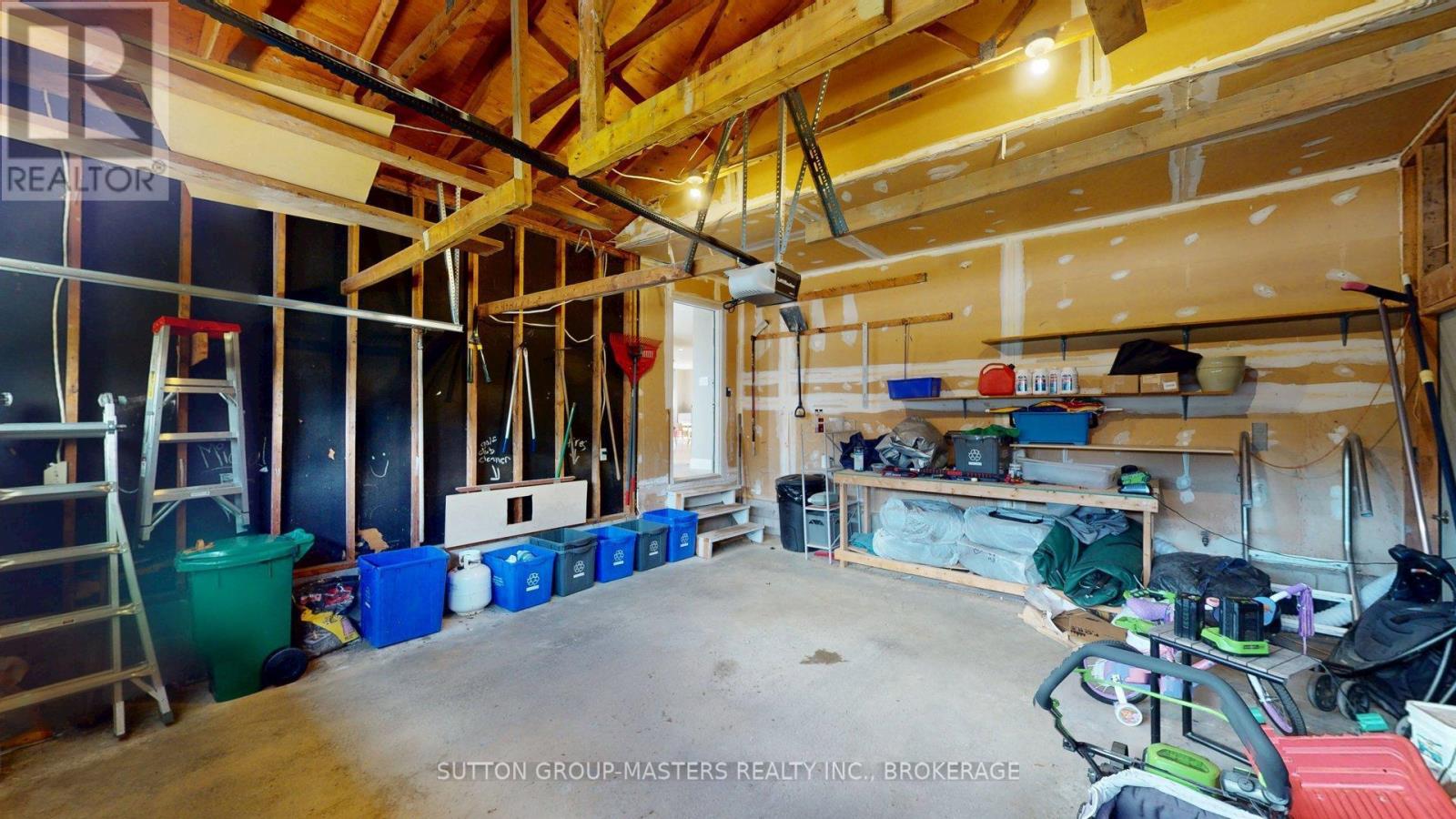 1196 Gladstone Way Property Photo 40