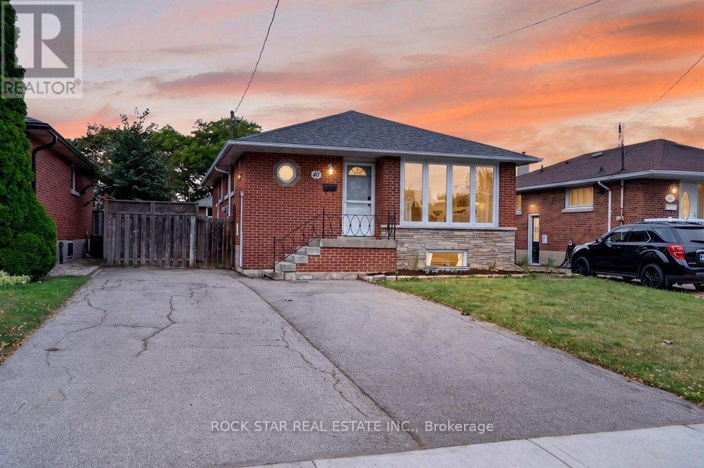 40 CLARENDON AVENUE Property Photo 1