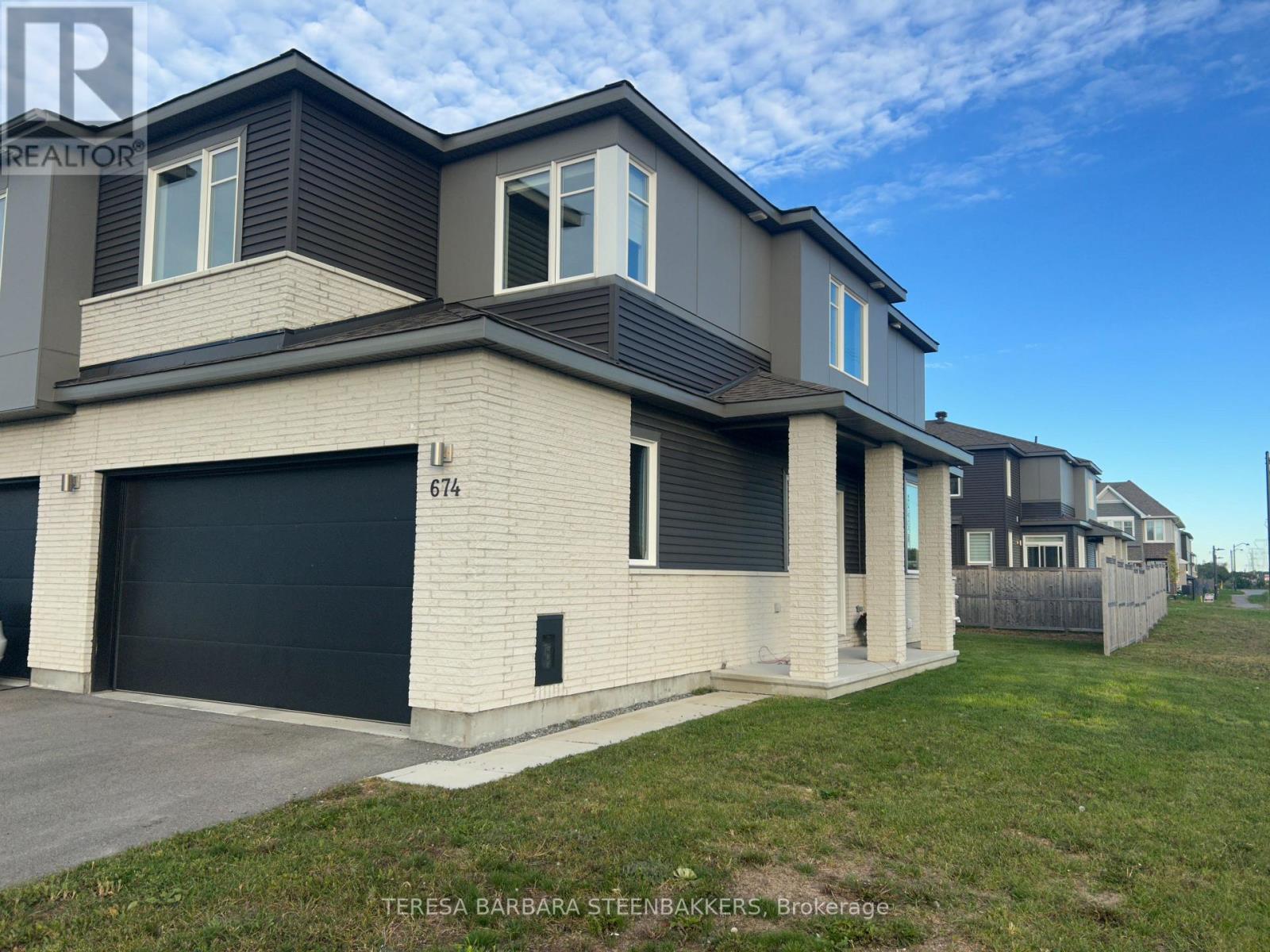 674 TALIESIN CRESCENT N Property Photo 1