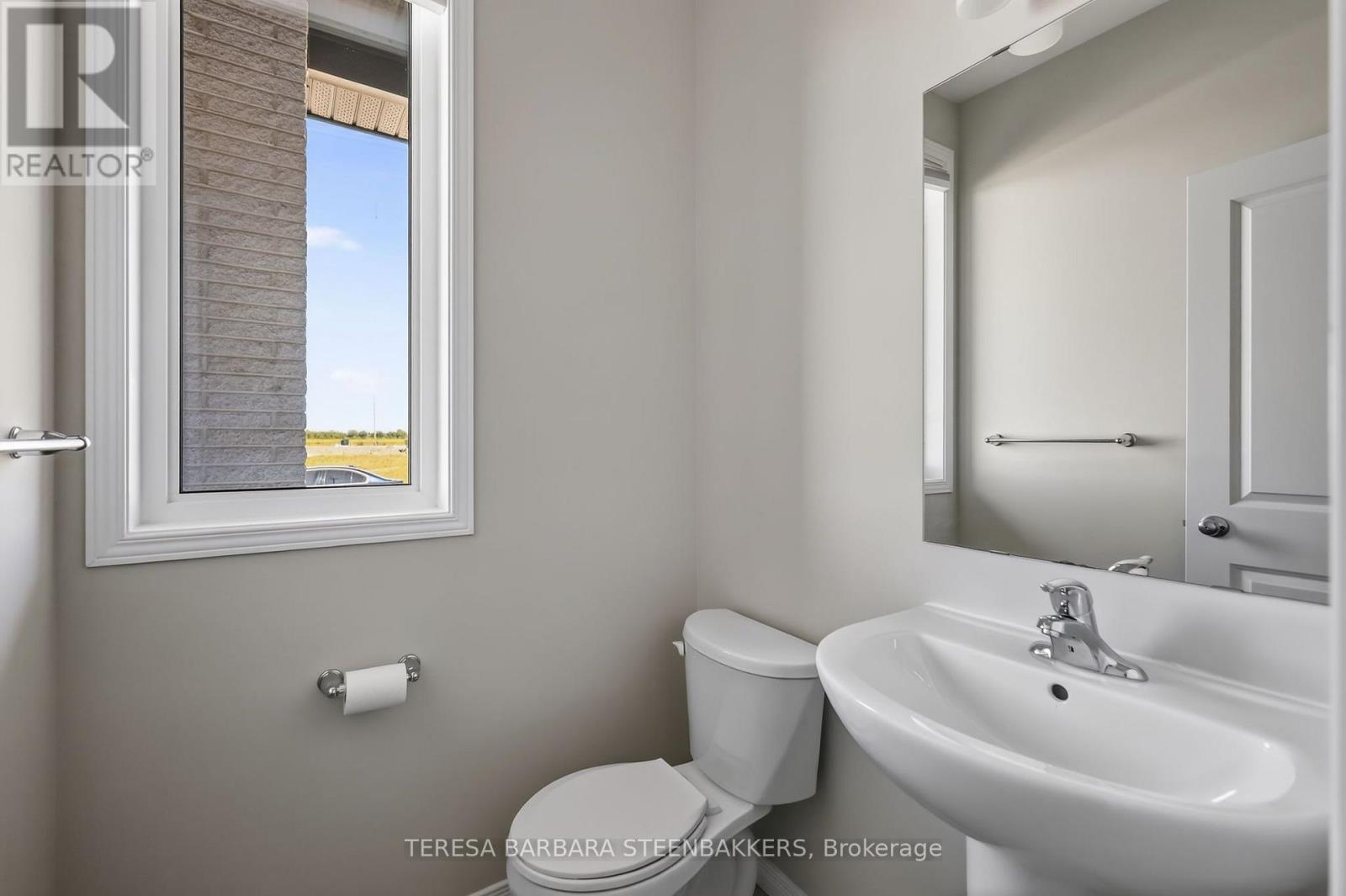 674 Taliesin Crescent N Property Photo 10