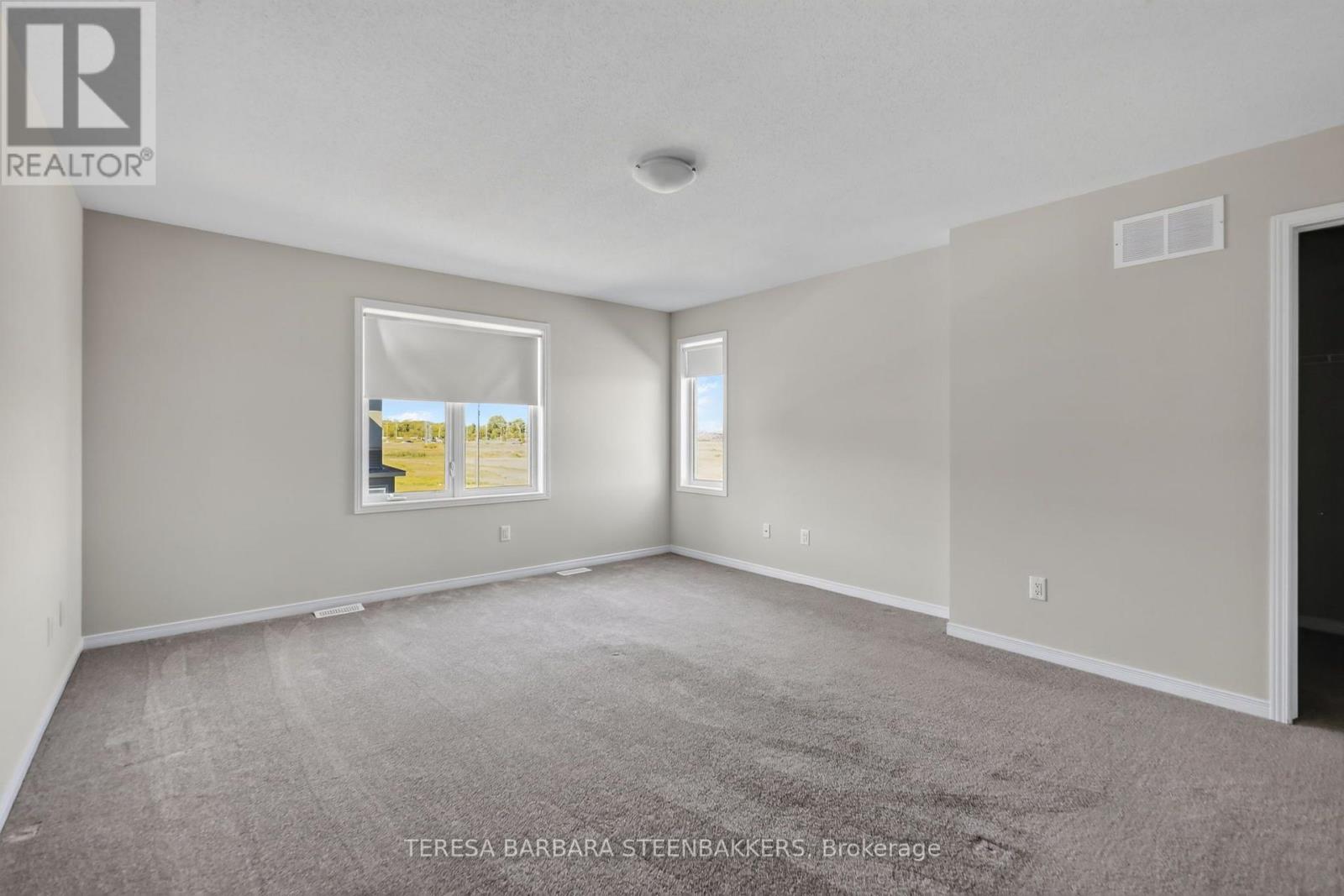 674 Taliesin Crescent N Property Photo 11