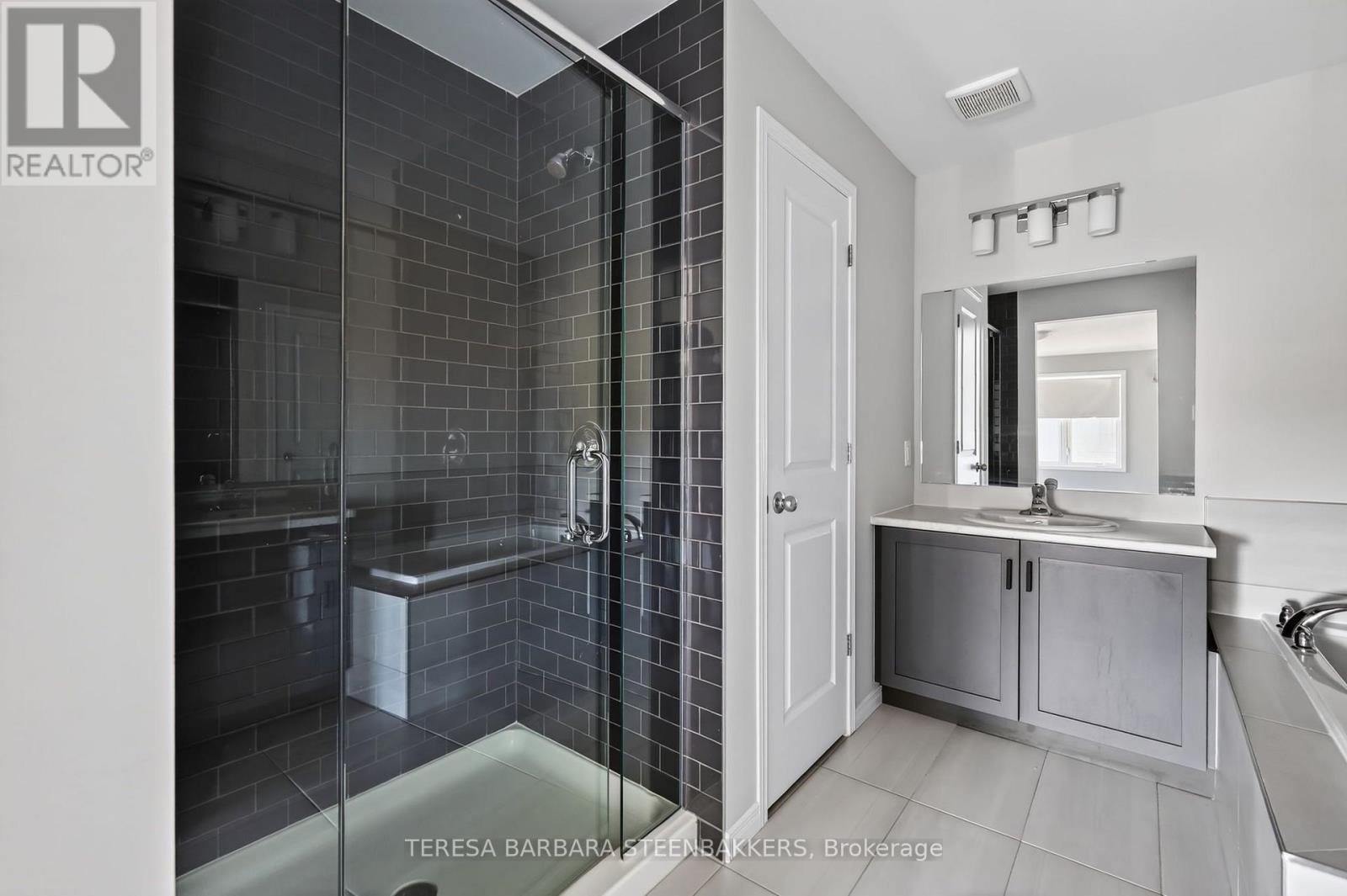 674 Taliesin Crescent N Property Photo 13