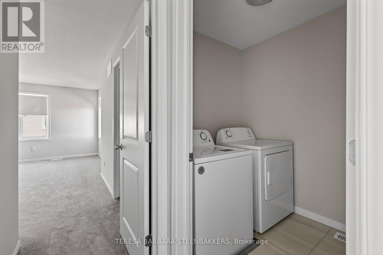 674 Taliesin Crescent N Property Photo 14