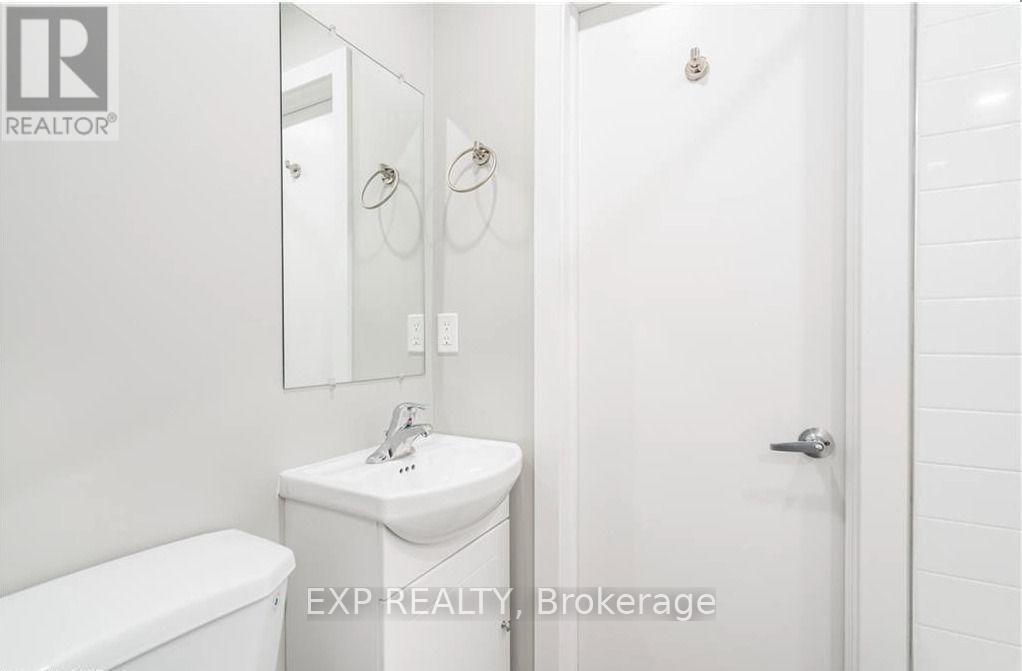 2 - 104 Wellington Street N Property Photo 4