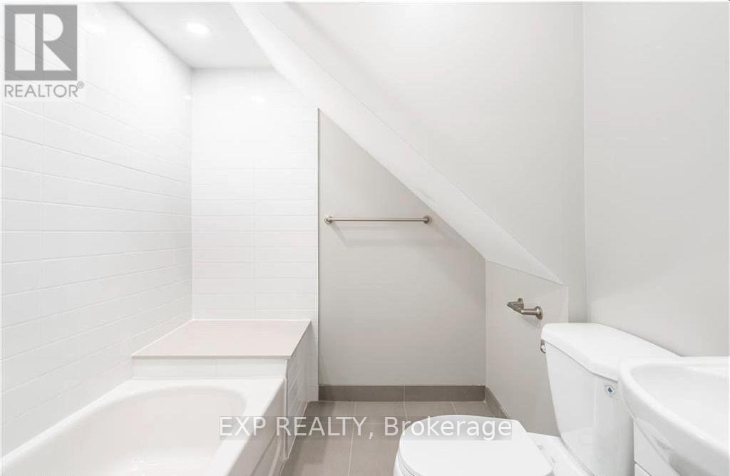 2 - 104 Wellington Street N Property Photo 5