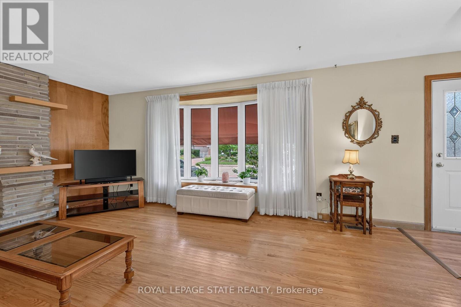 390 East 37th Street Property Photo 12