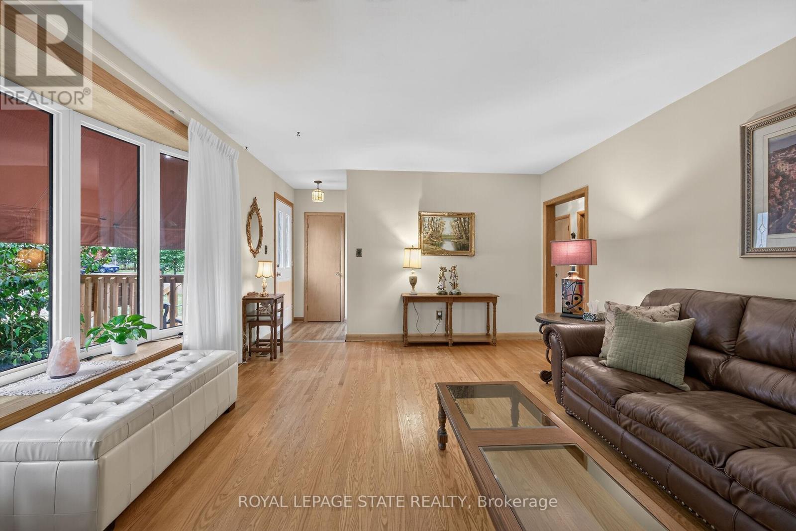 390 East 37th Street Property Photo 14
