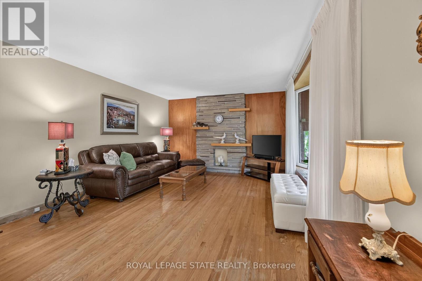 390 East 37th Street Property Photo 15