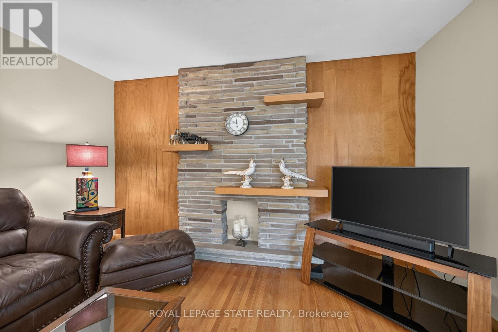 390 East 37th Street Property Photo 16