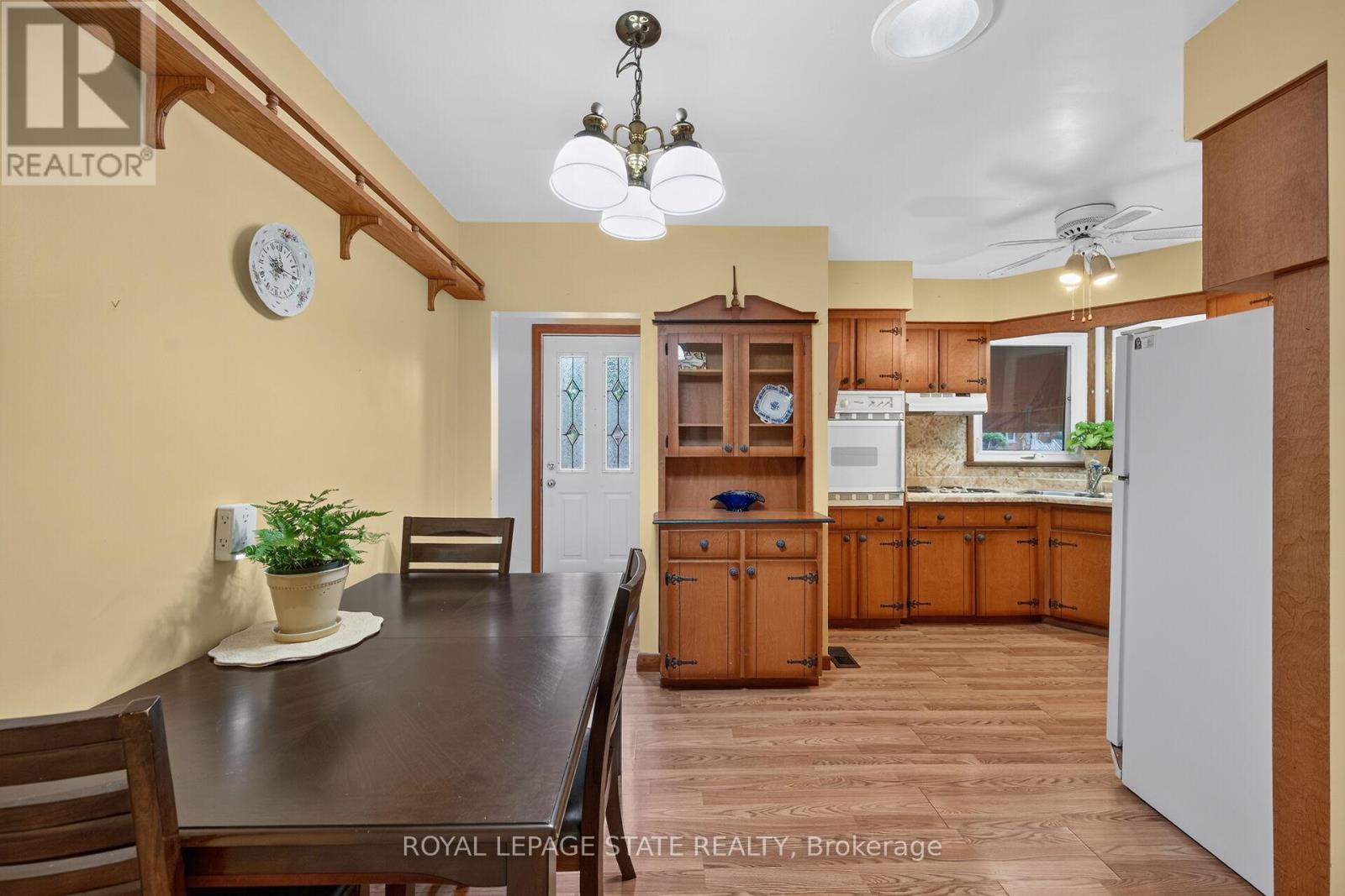 390 East 37th Street Property Photo 19