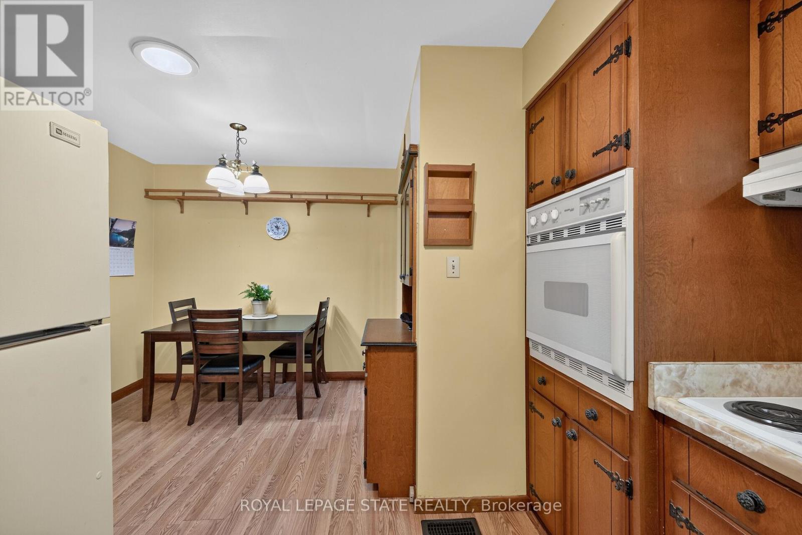 390 East 37th Street Property Photo 24