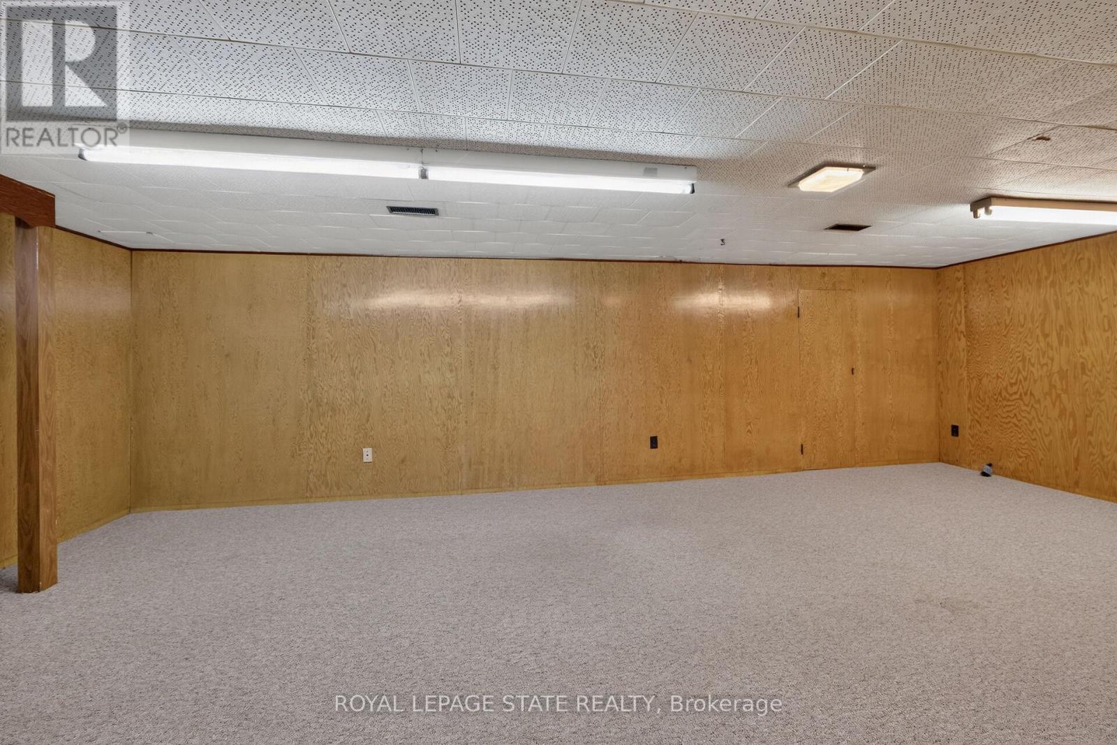 390 East 37th Street Property Photo 31